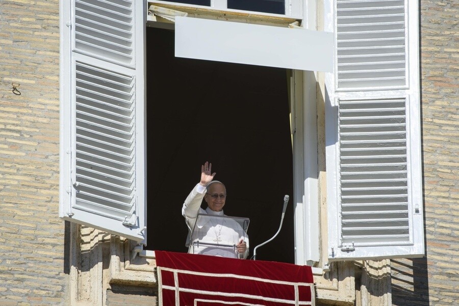 Pope says civilian victims in wars violate morality and law