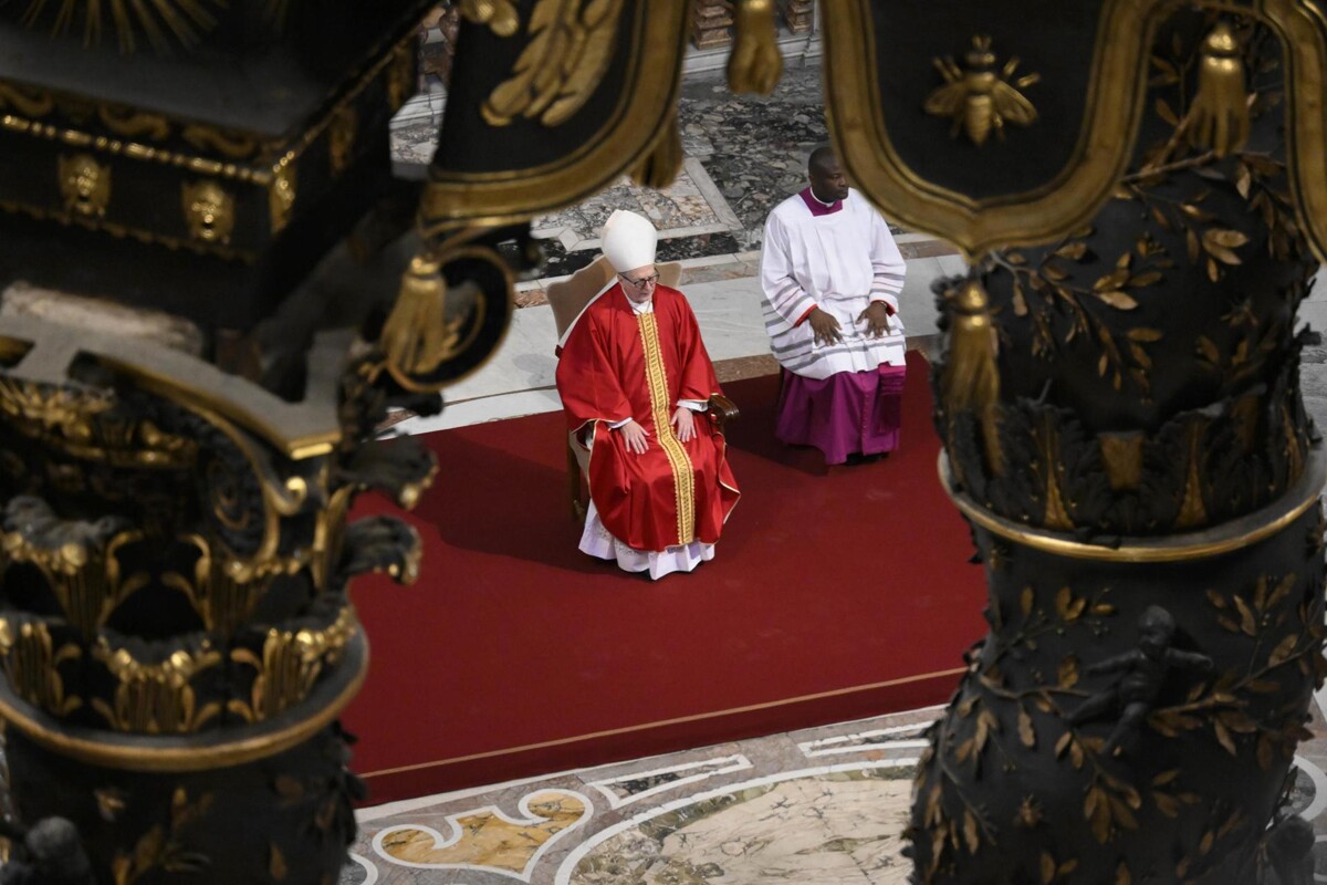 Pope Francis Calls for Hope in His Homily