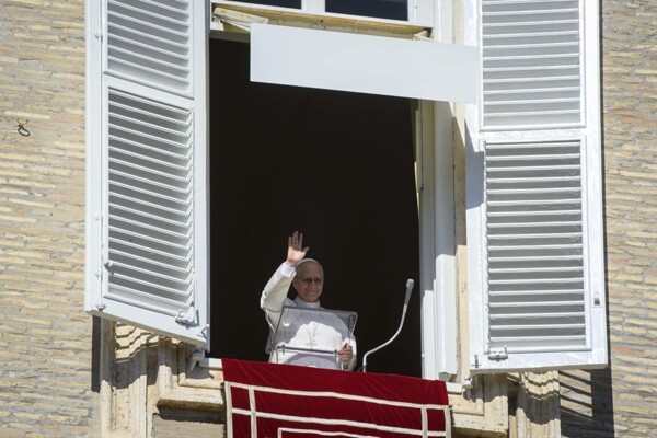 Pope says civilian victims in wars violate morality and law