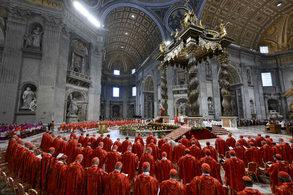 Cardinals Procession Begins for Papal Conclave