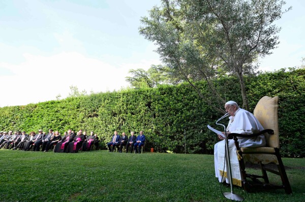 Папа Франциск призывает к прекращению огня в конфликте в Газе
