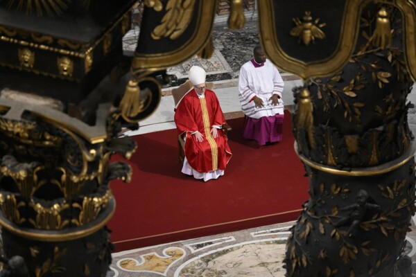 Pope Francis Calls for Hope in His Homily